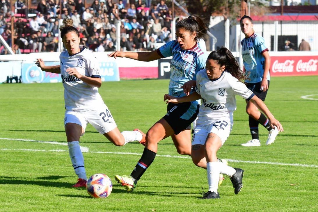 UAI Urquiza vence a Boca y se ubica primera en la Primera División  Argentina - Fémina Fútbol