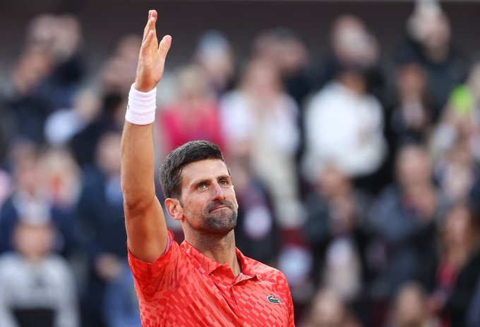Djokovic se mete en cuartos de final y alcanza record en el tenis de Roland Garros