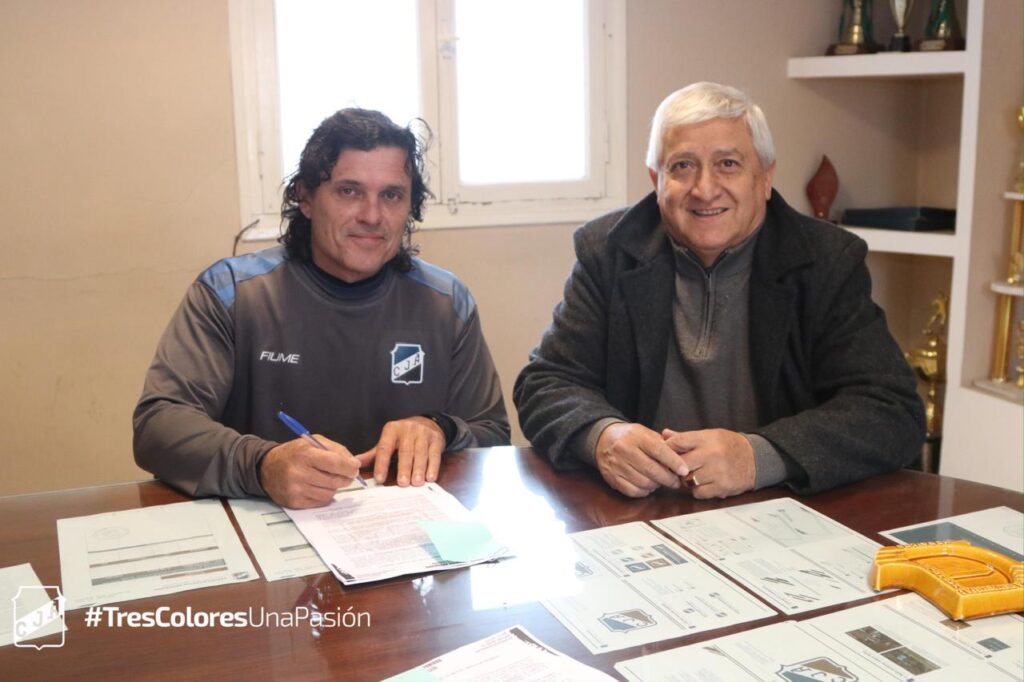 Adrián Gorostidi asumió como nuevo entrenador de Juventud Antoniana