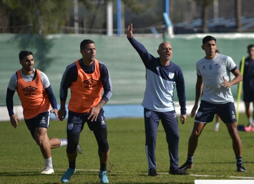 La dupla técnica Orsi-Gómez fue presentada en Atlético Tucumán y realizó su primera práctica