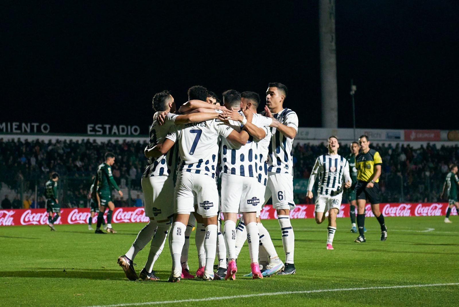 Talleres (RE) goleó, es campeón del Clausura y ahora sueña con la