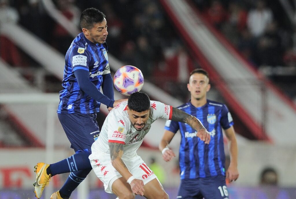 Orsi y Gómez, entrenadores debutantes de Atlético Tucumán, dedicaron el triunfo a Pusineri