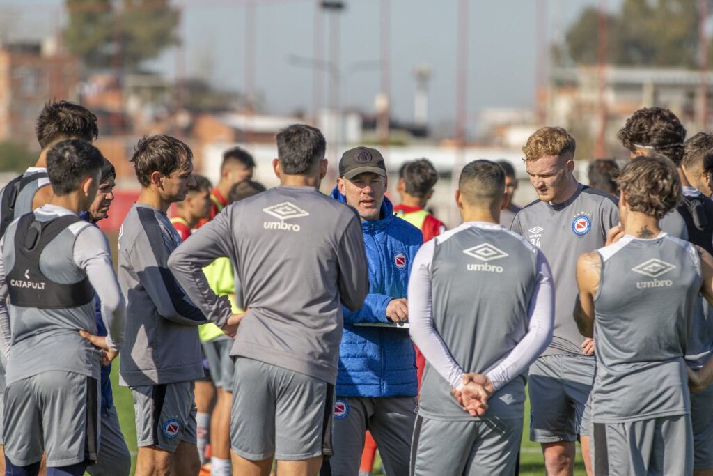 Gondou cumple su primera práctica en Argentinos Juniors