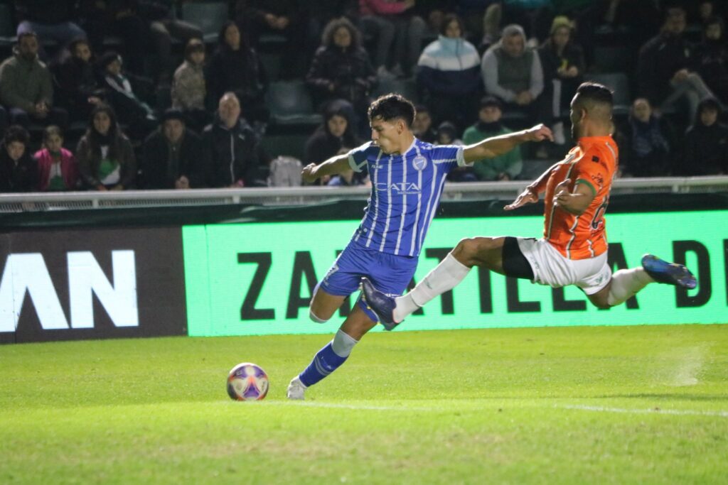 Banfield suma oxígeno en su lucha por conservar la categoría