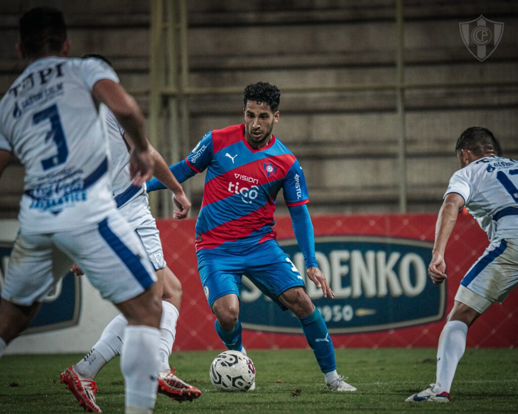 El DT argentino Bernay debuta con una victoria en Cerro Porteño