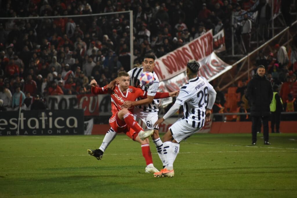 Talleres vence a River y se mete en octavos de la Copa Argentina