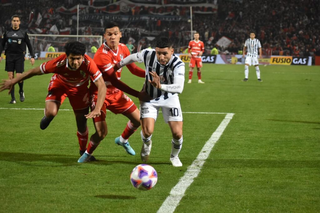 Talleres vence a River y se mete en octavos de la Copa Argentina