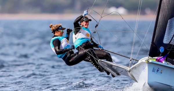 Carranza Saroli-Branz ascendieron al 14to puesto en clase 49er FX de vela en Francia