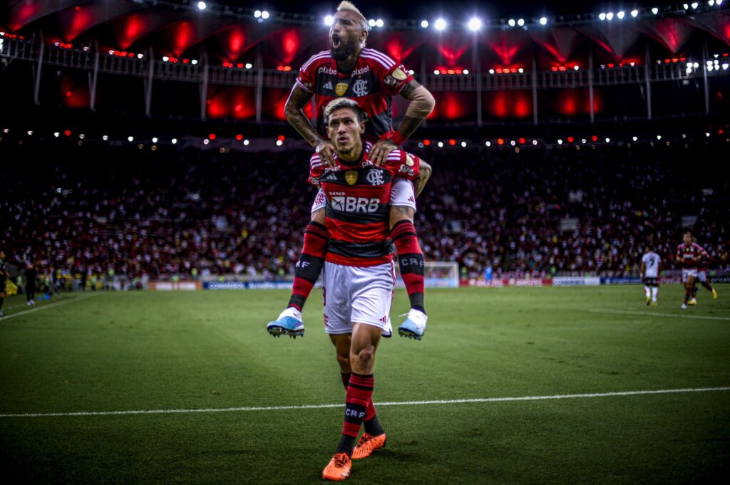 El mediocampista chileno Arturo Vidal tiene prácticamente definida su salida del Flamengo para jugar en Athletico Paranaense