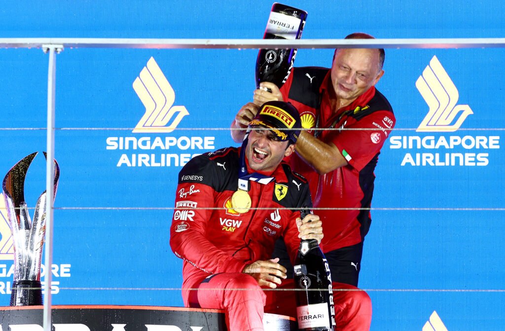 Sainz conquista el GP de Singapur y termina con la racha ganadora de Verstappen