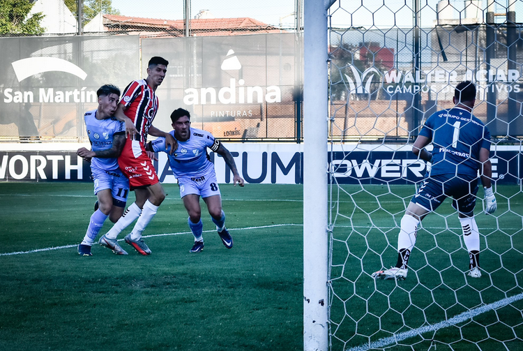 Temperley avanzó en el reducido tras ganarle a Chacarita en Villa Maipú