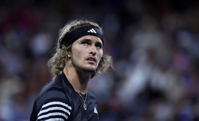 Zverev dio el golpe en el ATP Finals y venció a Carlos Alcaraz
