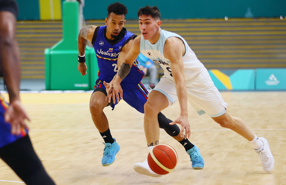 Argentina vence a Venezuela en básquet masculino en tiempo suplementario