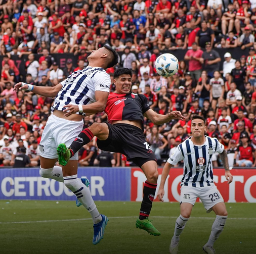 Colón goleó a Talleres y quedó en zona clasificatoria a la fase final