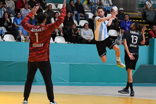 Los Gladiadores vencen a Uruguay y aseguran lucha por medalla en Santiago 2023