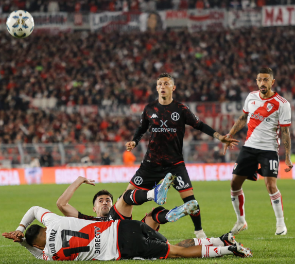 River pierde su invicto en el Monumental y Huracán da un paso gigante para la salvación