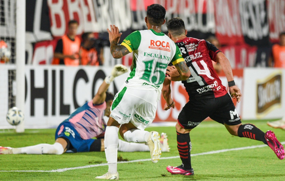 Newell's goleó a Defensa y Justicia en la despedida de Heinze