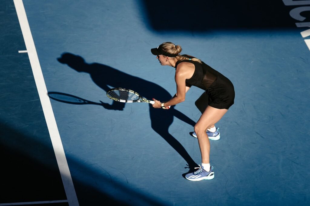 Wozniacki avanza a la segunda ronda del Abierto de Australia tras el retiro de Linette