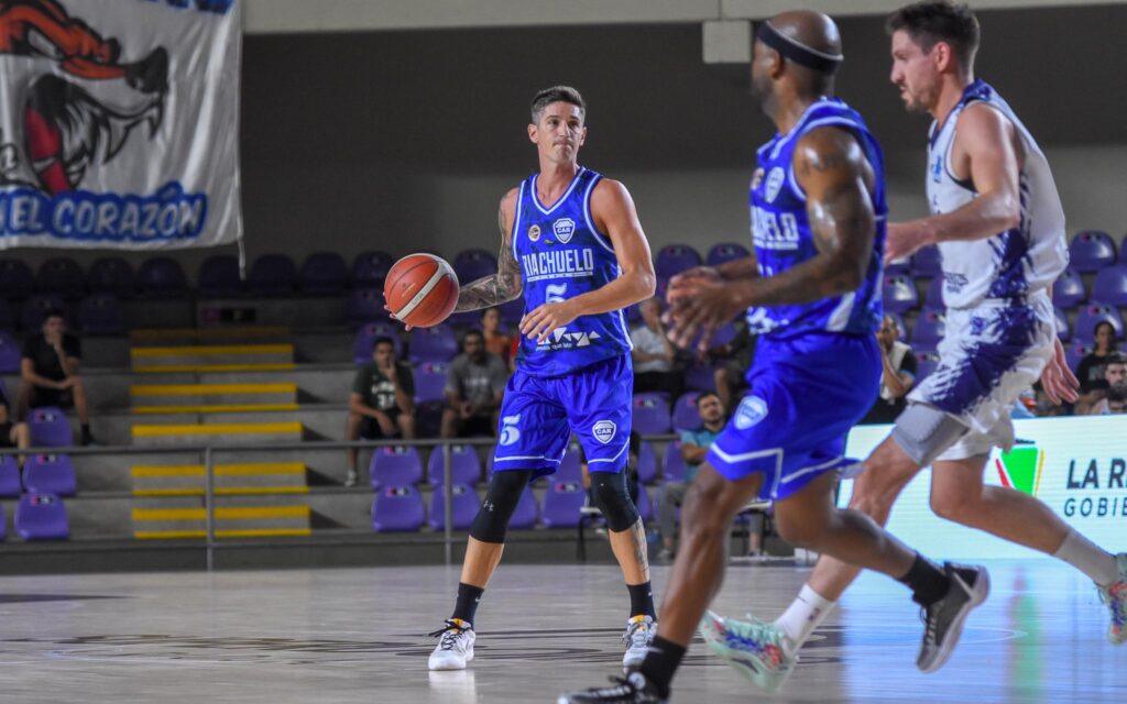 Tercera en fila para Riachuelo tras vencer a Regatas
