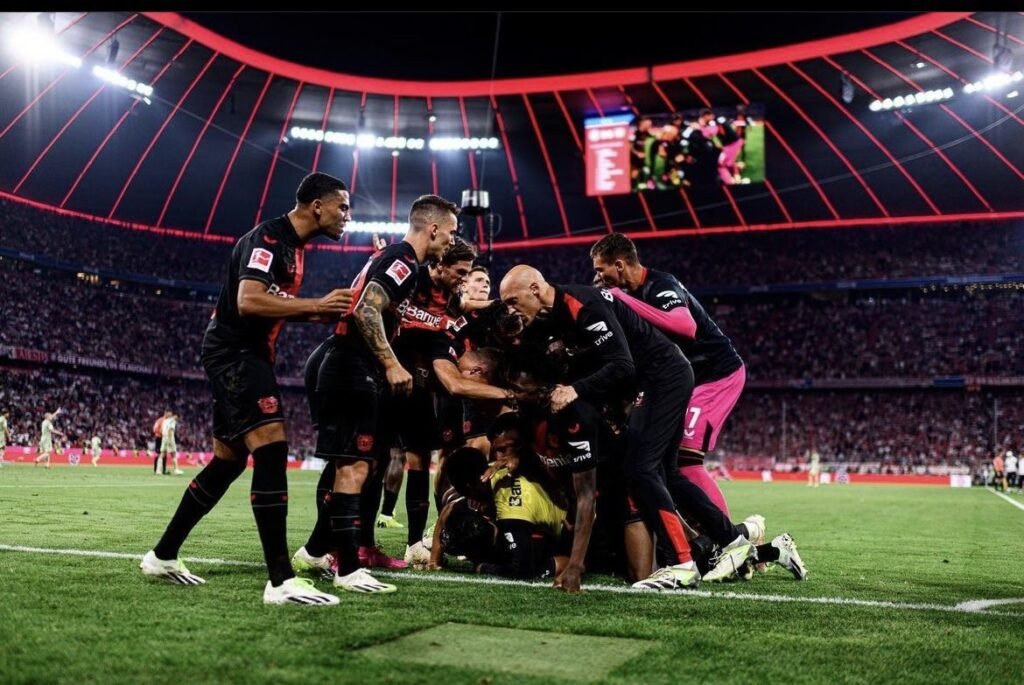 Palacios decreta la victoria del líder Leverkusen en el final del partido con Ausburgo