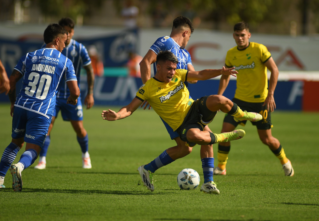 Godoy Cruz venció a Defensa y Justicia en el debut de ambos en la Copa de la Liga