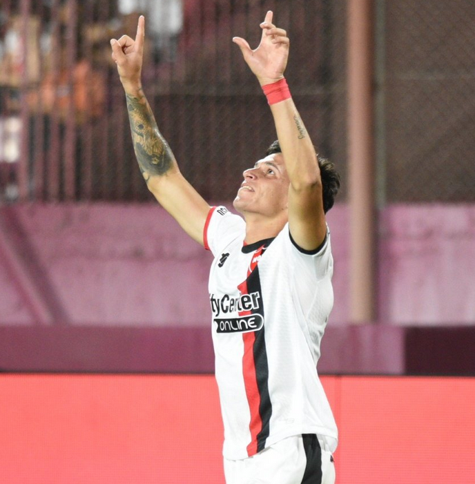 Newell’s vence con autoridad y es líder de la zona B de la Copa de la Liga