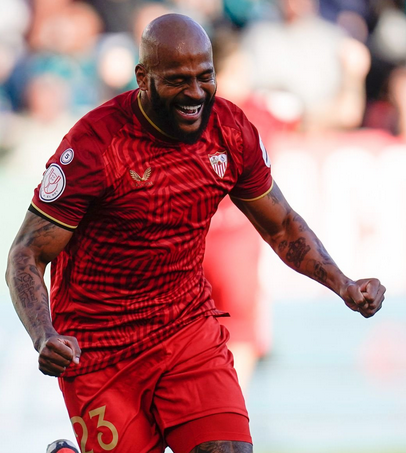 Sevilla, con Ocampos de titular, venció a Racing de Ferrol y se clasificó a octavos de final