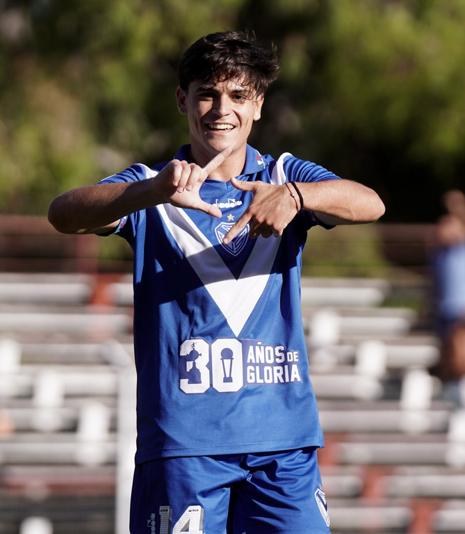 Vélez goleó a River Plate de Uruguay por la Serie Río de la Plata