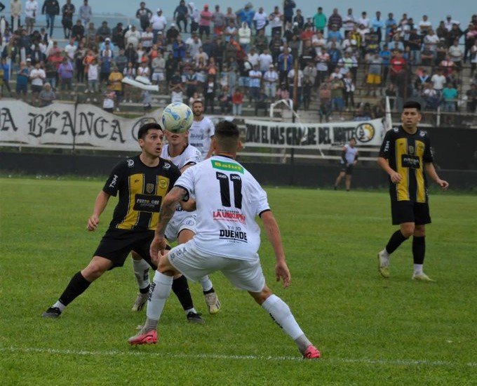 Altos Hornos Zapla venció por penales a Talleres de Metán y es finalista del Regional Amateur