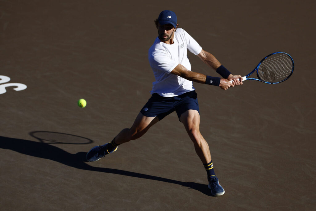 Hijikata y Thompson avanzan en Los Cabos
