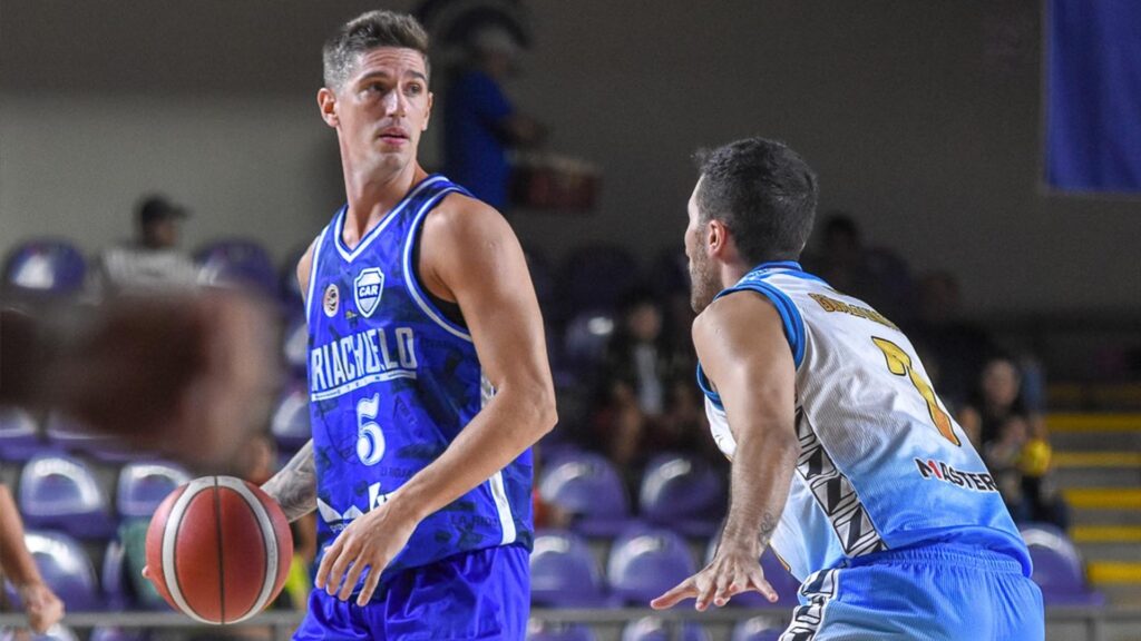 Riachuelo vence a Zarate al ritmo del Carnaval