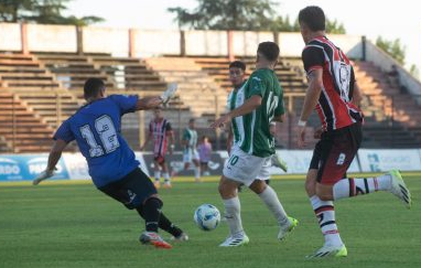Camioneros goleó a Defensores de Formosa y es finalista por el quinto ascenso en el Regional Amateur