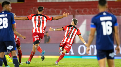 Barracas Central superó 2 a 1 a Talleres y quedó cuarto a dos puntos del líder Independiente