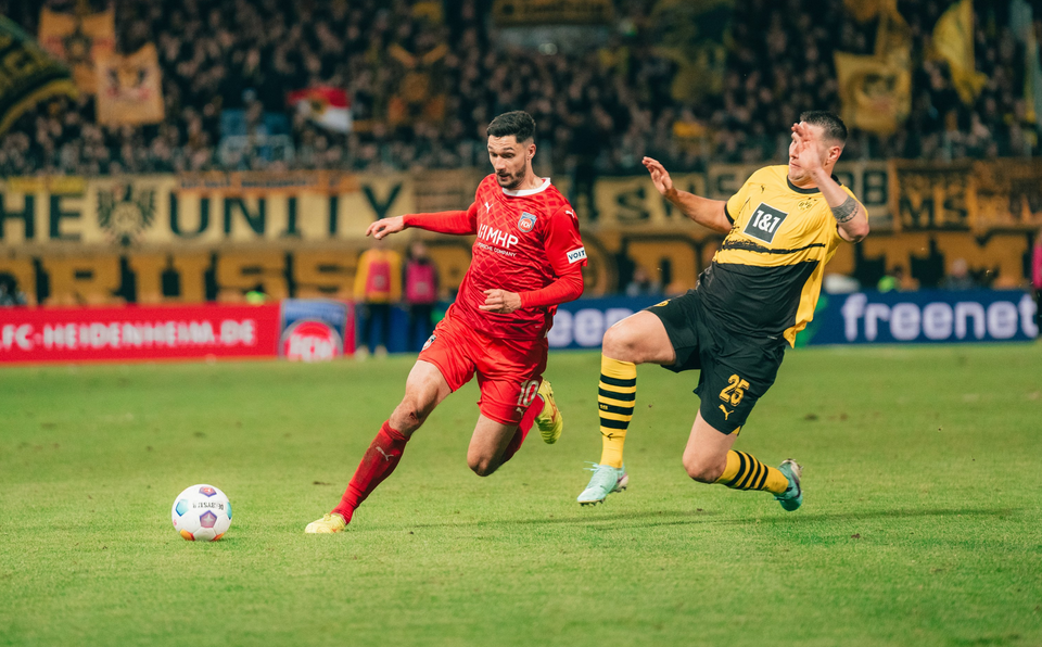 Heidenheim, con el germano-argentino Kevin Sessa, empató con el poderoso Dortmund