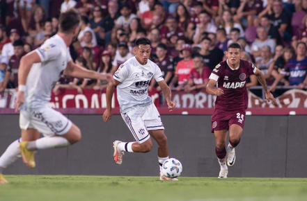 Lanús dejó escapar el ser puntero al perder con Central Córdoba