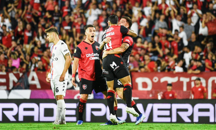 Newell's volvió al triunfo, le dio otro golpe a Tigre y pelea en el Grupo B