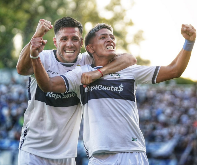 Gimnasia venció a Barracas Central por 2 a 0