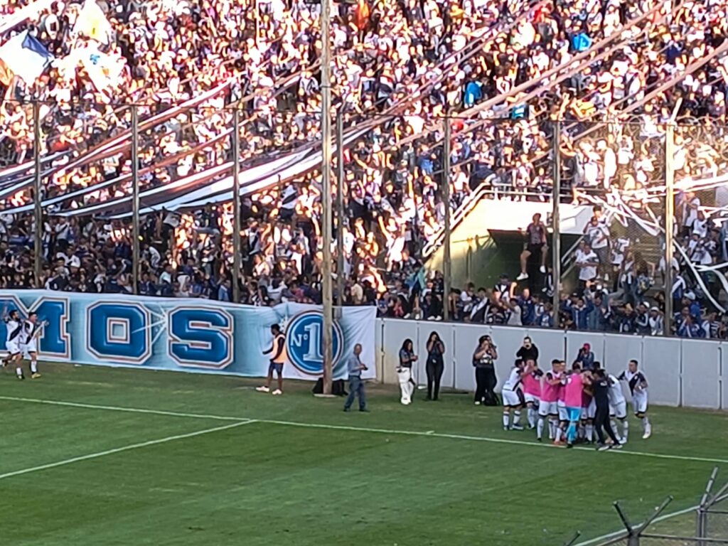 Juventud y Central protagonizaron un entretenido empate en el Martearena