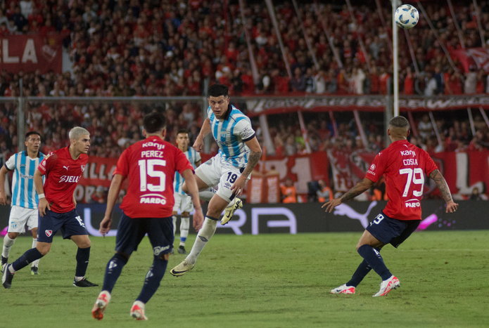 Independiente empató contra Atlético de Tucuman y complico su clasificación.