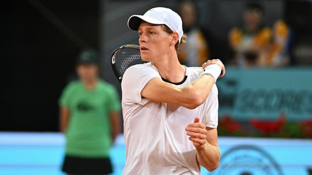 Sinner supera a Kotov y está cada vez más cerca de Novak Djokovic