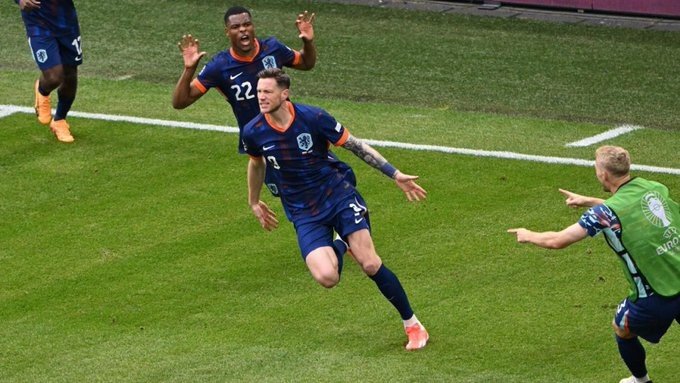 Países Bajos vence a Polonia en su debut