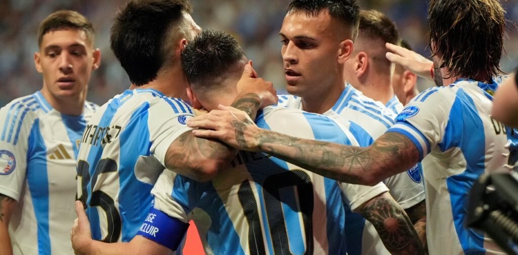 Argentina vence en el debut al "duro" Canadá
