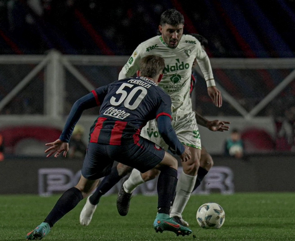 Sarmiento derrotó a San Lorenzo por el Torneo de la Liga