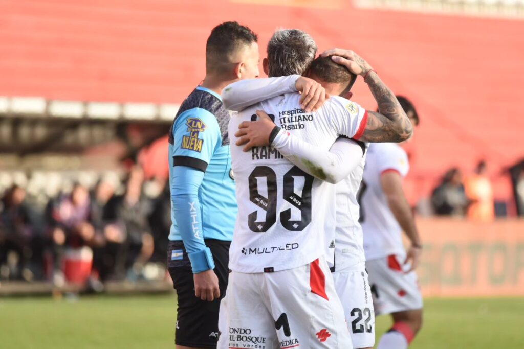 Newell´s vence a Barracas en el debut de Méndez