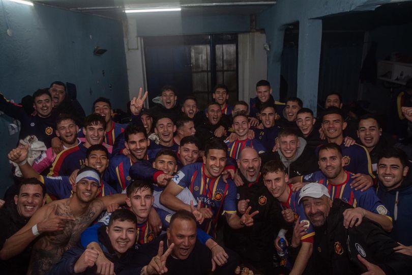 Colegiales es puntero de la Primera B