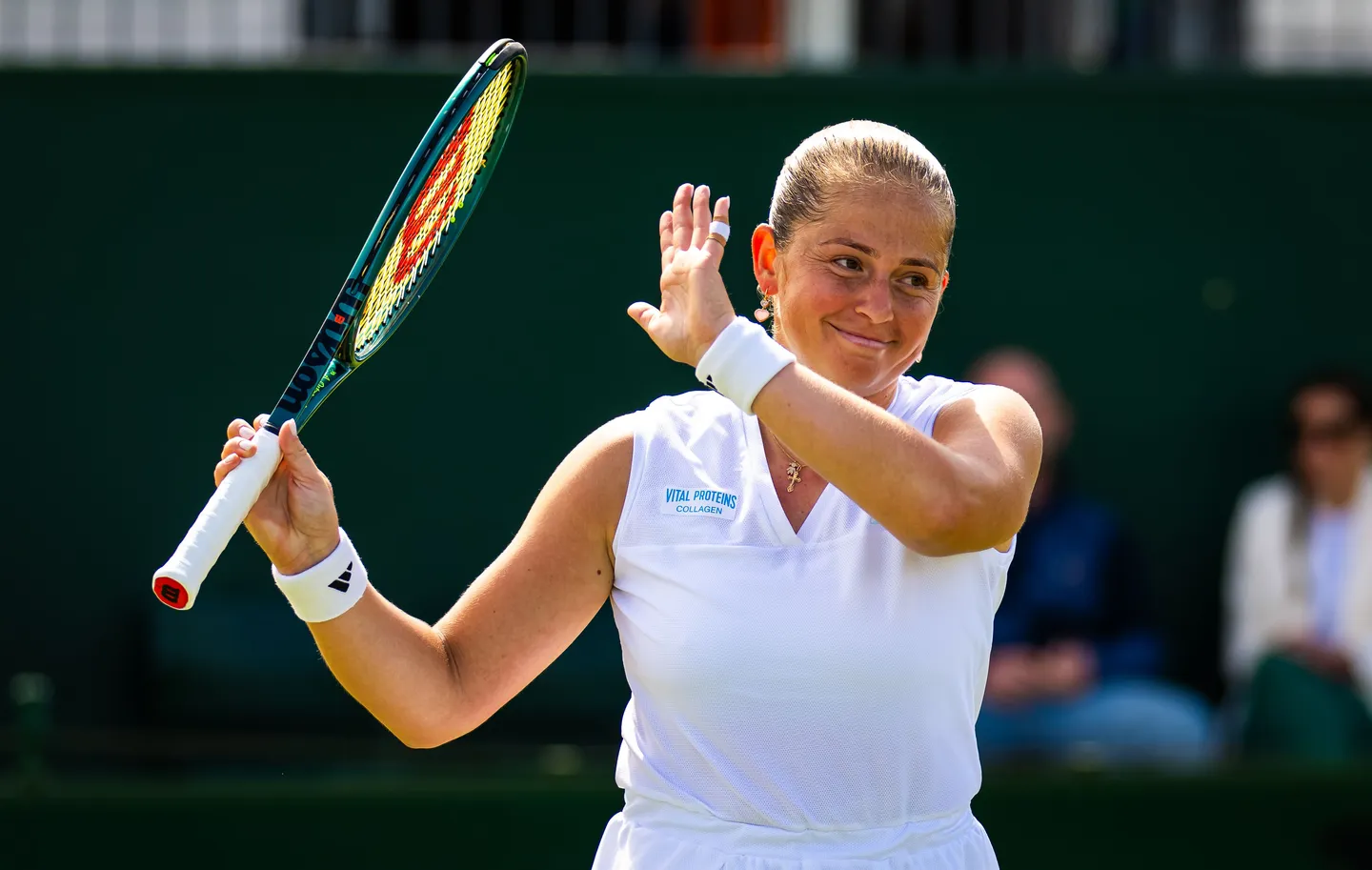 Ostapenko, Kartal y Chwalinska avanzaron tras superar a Shnaider, Svitolina y Sakkari, respectivamente, en otra intensa jornada del tenis femenino.