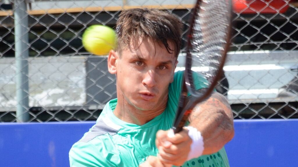 Camilo Ugo Carabelli va por Rublev en Umag