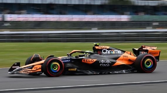 Norris lidera el doblete de McLaren en el primer día en Silverstone