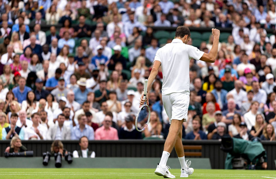 Daniil Medvedev venció a Jannik Sinner y es semifinalista en Wimbledon