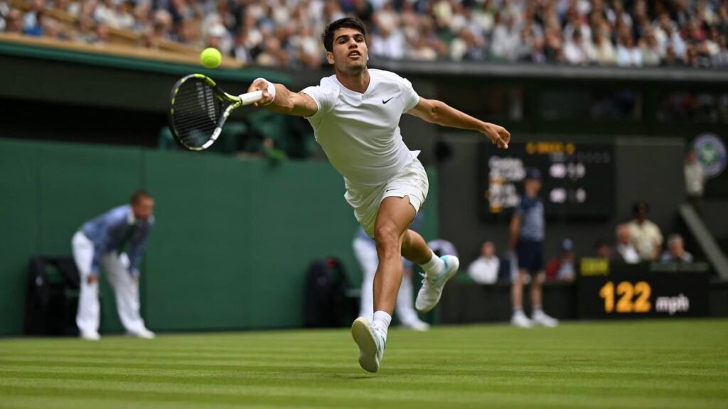 Alcaraz comenzó su defensa del título en Wimbledon